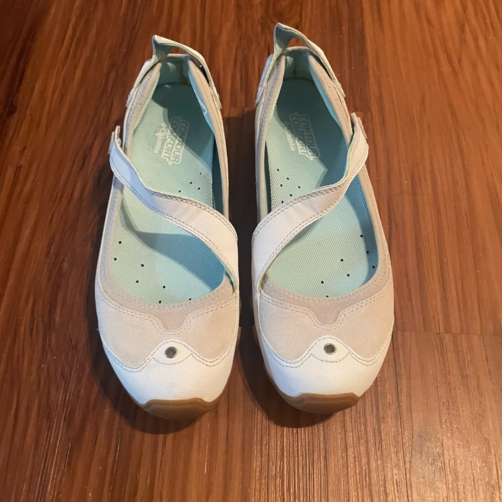 Columbia white sporty hiking Mary Janes ballet flats straps size 8